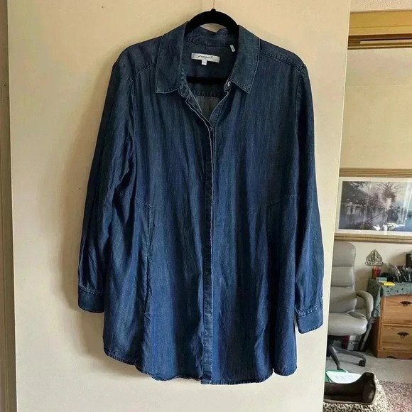 Long Sleeve Foxcroft Denim Shirt with Pockets - Picture 2 of 9